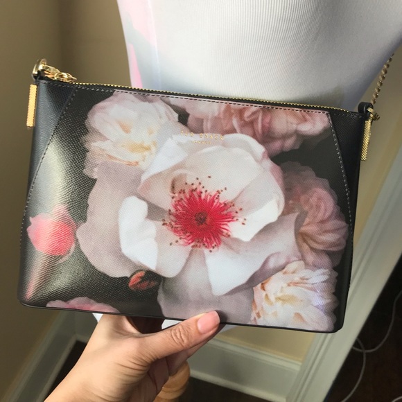 Ted Baker Handbags - Like New Ted Baker Crossbody